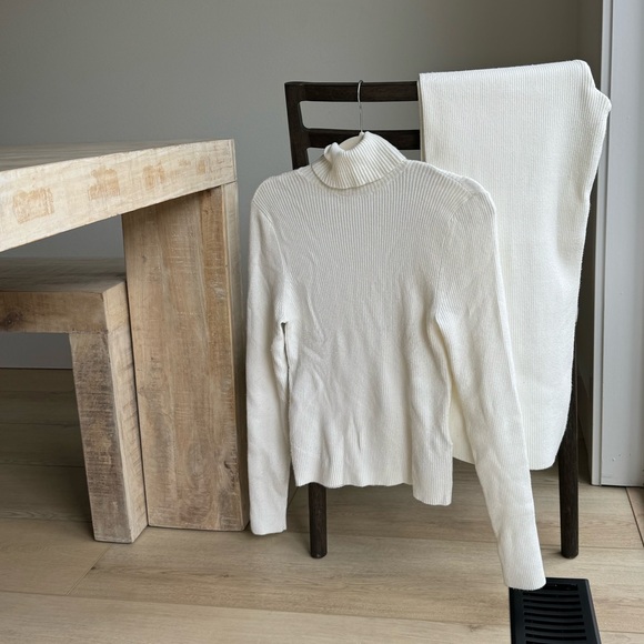 Ribbed Abercrombie & Fitch Sweater and Pant Set - Picture 1 of 1